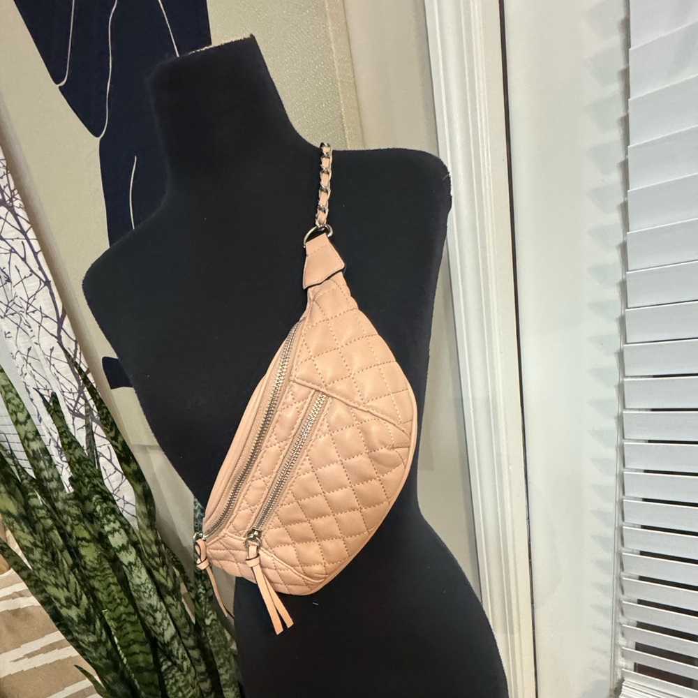 Express Quilted Crossbody Sling Bag in Blush